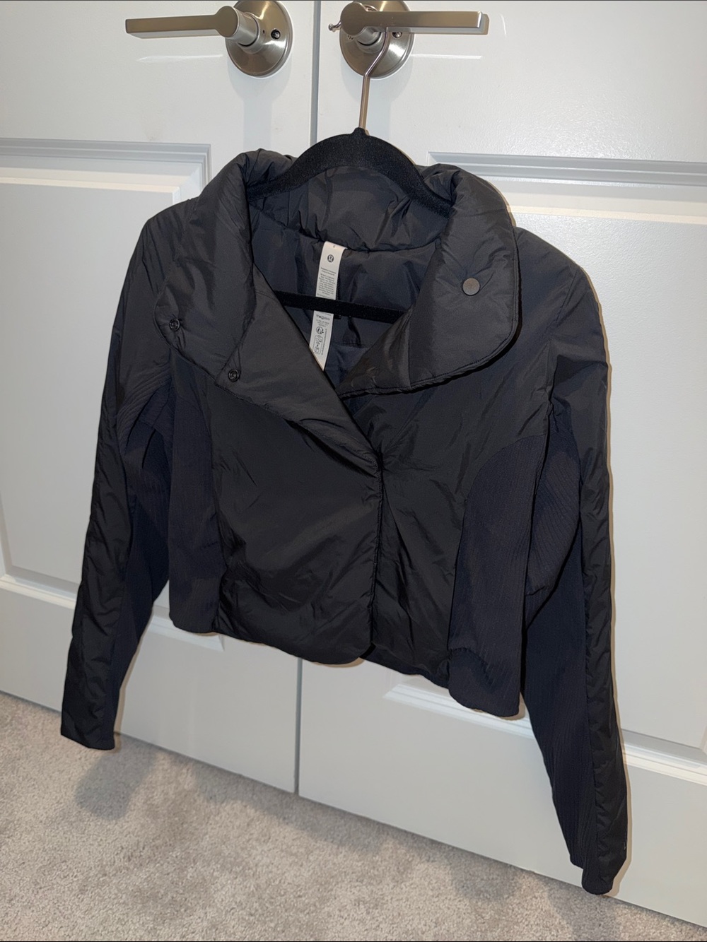 Brand new Black lululemon sleek city lightweight Puffer Jacket size 6